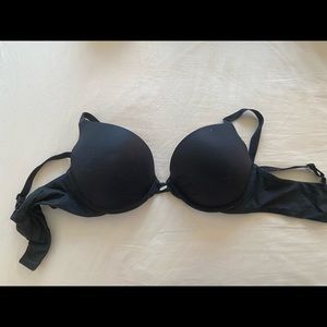 Victoria’s Secret Fabulous Plunge Bra